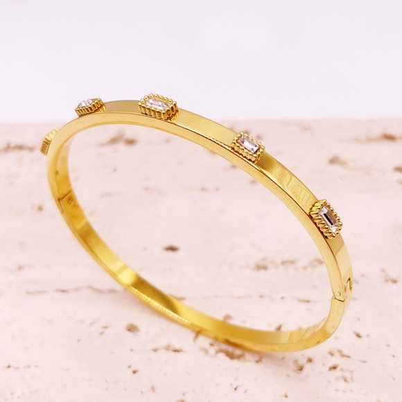Elegant Gold Bangle Bracelet